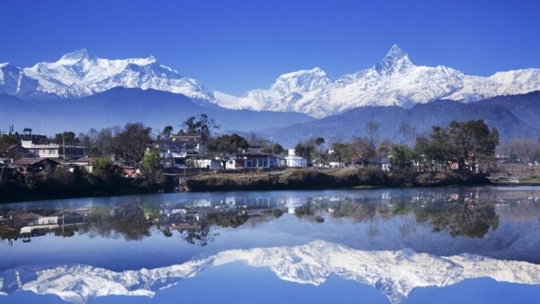 Pokhara: Private Caves Museums Temples and Lake Day Tour