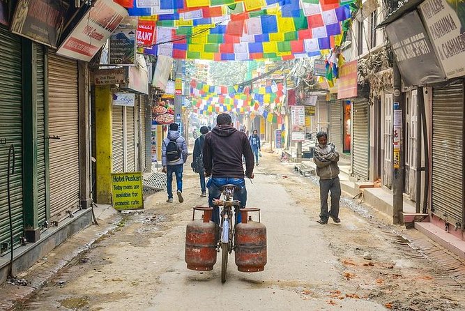 3-Hour Thamel Sightseeing Tour by Rickshaw in Kathmandu - Thamel Market Exploration