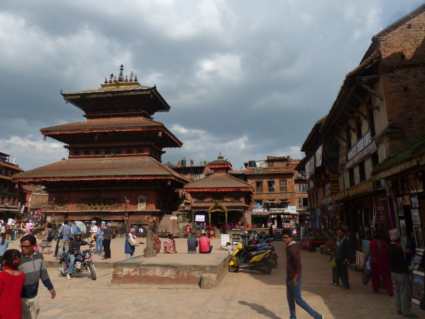 Bhaktapur and Changu Narayan Tour With Private Guide - Participant Selection and Date Availability